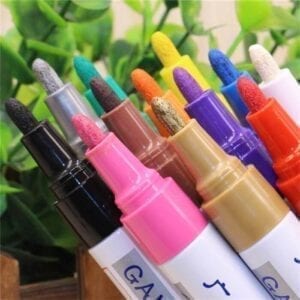 Pennarello a VERNICE in 12 colori brillanti